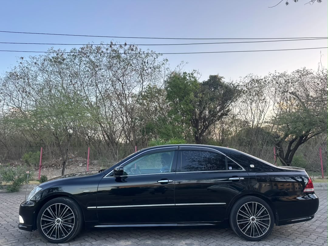 TOYOTA CROWN ATHLETE thumbnail 6